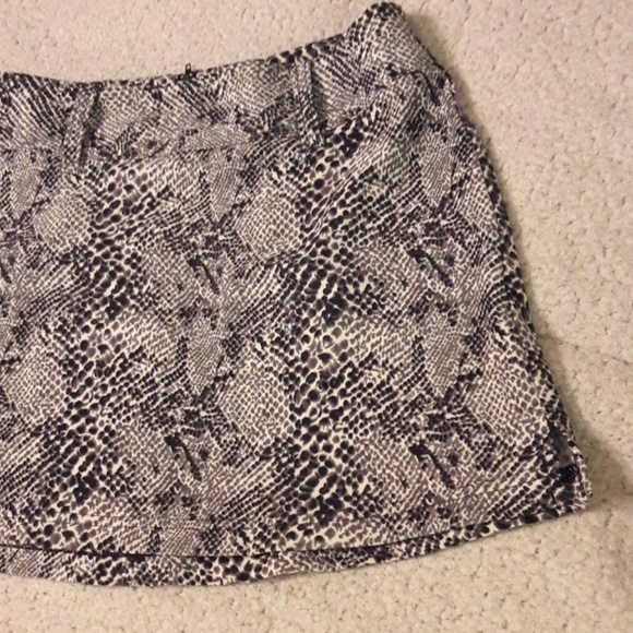 3 for $20. ADORABLE BOUTIQUE MINI SKIRT - Picture 4 of 4